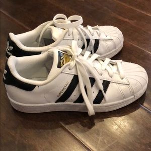 Adidas Superstars-white w/black stripes-Kids4/W6